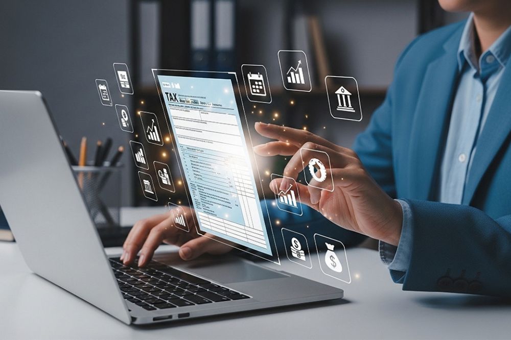 Person arbeitet auf Laptop