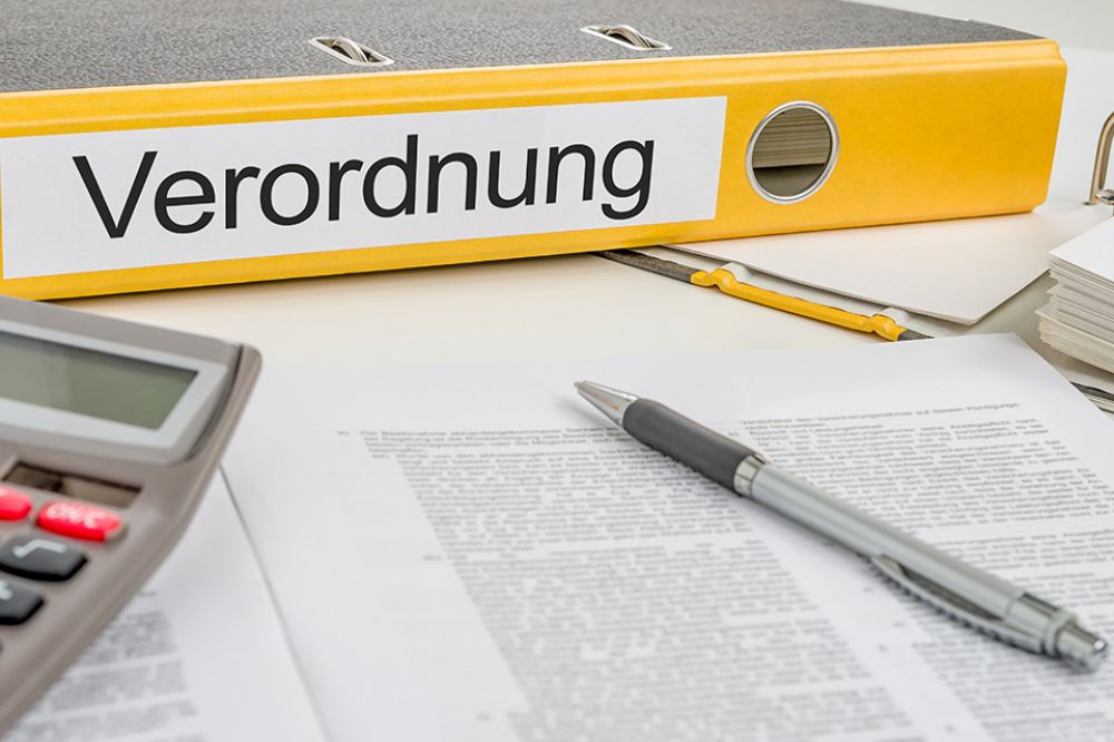 Mappe mit Schriftzug Verordnung